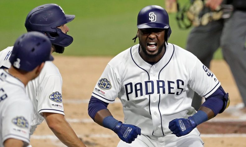 Dominicano Franmil Reyes conectas dos jonrones en victoria de Padres sobre Marineros