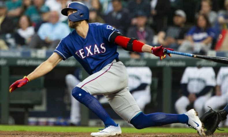 Rangers dejan en el terreno a los Angelinos con sencillo de Hunter Pence