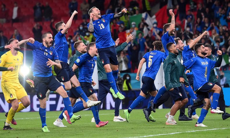 Italia jugará la gran final de la Eurocopa en Wembley el próximo domingo después que elimina a España en los penaltis tras un encuentro igualado