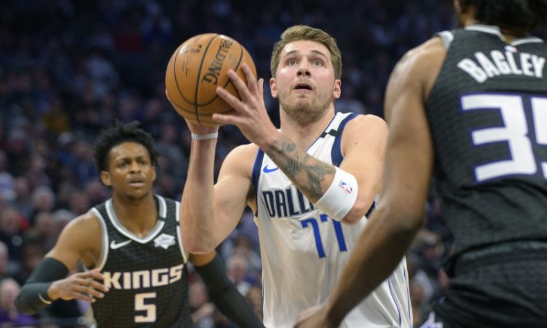 Luka Doncic consigue otro triple-doble en victoria de los Mavericks sobre Sacramento
