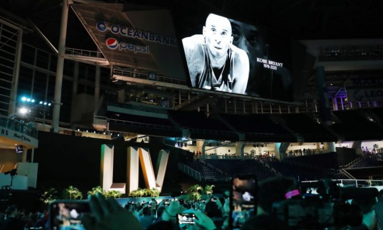 Kobe Bryant recibe el homenaje de la NFL en la “Opening Night” Super Bowl LIV
