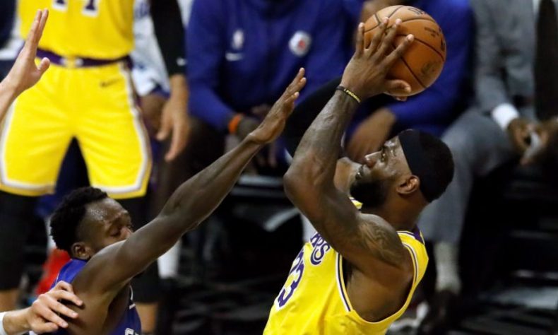 LeBron James se exhibe ante los Hawks de Atlanta y Lakers tienen la mejor marca de la liga