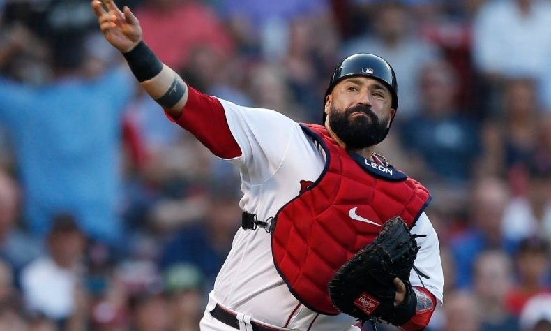 Receptor Sandy León es cambiado de Medias Rojas a Indios de Cleveland