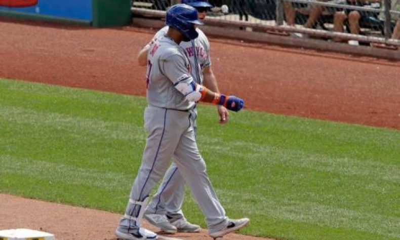 Dominicano Robinson Canó se lesiona, pero Mets derrotan a Piratas