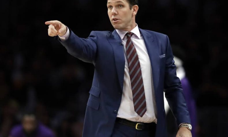 Demanda a Luke Walton por presuntamente cometer agresión sexual