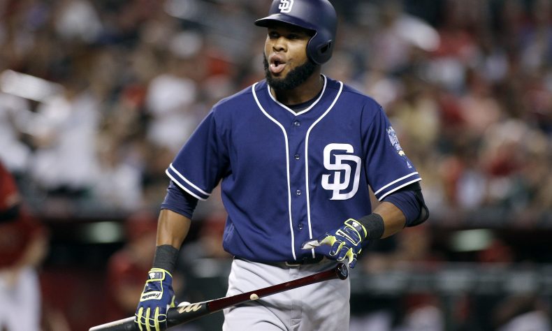 Manuel Margot conecta un jonrón en el triunfo de Padres sobre Cerveceros