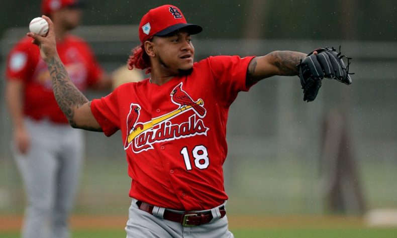 Cardenales de San Luis dispuesto a cambiar al dominicano Carlos Martínez, según informe