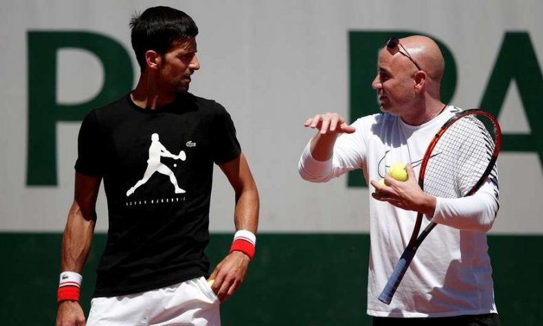 Novak Djokovic seguirá con Andre Agassi