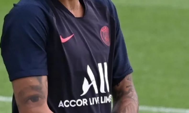 Barcelona ofrece 100 millones de euros y jugadores por Neymar, según fuentes
