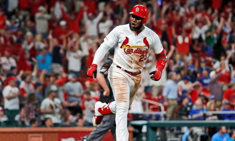 Marcell Ozuna conecta jonrón de dos carreras en la victoria de Cardenales sobre Rockies