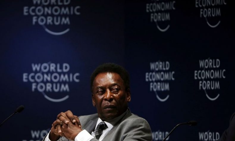 Pelé está deprimido por sus problemas de salud, dice uno de sus hijos