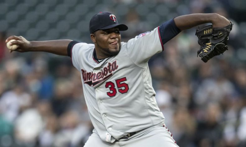 El diestro dominicano Michael Pineda ha acordado un contrato de dos años con los Mellizos de Minnesota, una fuente le informó a MLB.com. Pineda tuvo foja de 11-5 con promedio de carreras limpias de 4.01 por Minnesota en el 2019, pero fue suspendido 60 juegos en septiembre por violar la política antidopaje de Grandes Ligas. El quisqueyano perdió el resto de la temporada regular y los playoffs. Terminará de cumplir la suspensión al principio de la campaña del 2020. Pineda ponchó a 140 bateadores en 146.0 innings de labor en el 2019.