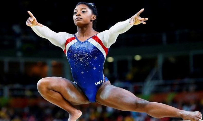 Gimnasta Simone Biles habla tras la detención de su hermano por un triple asesinato