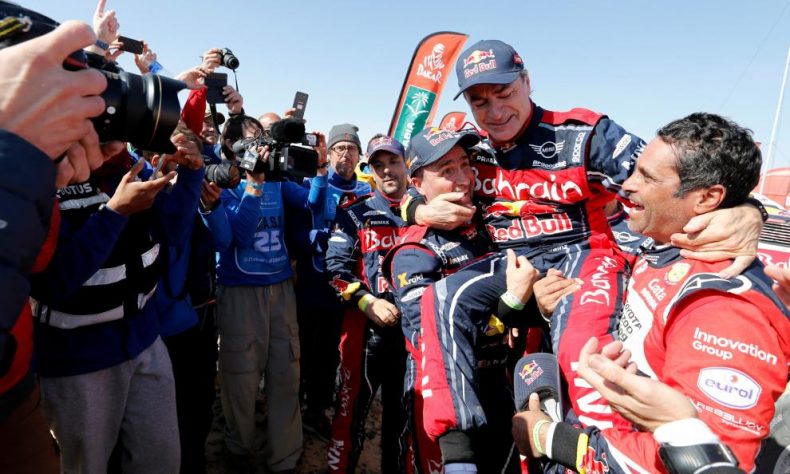 Carlos Sainz tras ganar su tercer Dakar: “Hemos ido a todo gas desde el inicio”