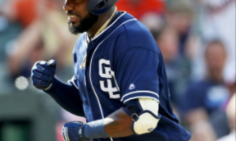 Padres barren a los Orioles con dos jonrones del dominicano Franmil Reyes