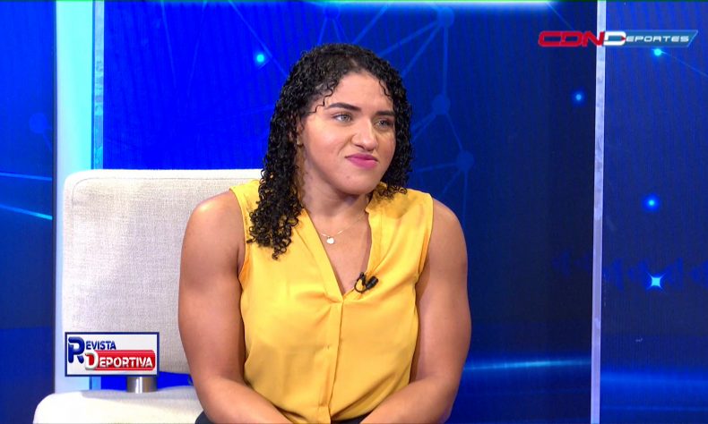 Alejandra Aybar siendo entrevistado por Neftalí Ruiz y Engels Gómez