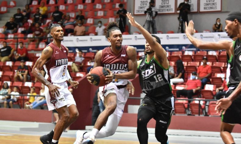 Los locales reaccionaron en el último cuarto y se acercaron a cinco (68-73) tras un donqueo de Nick Wiggins restando 5:09. Sin embargo, los visitantes volvieron a recuperarse y con un triple de Feliz con 2:39 se colocaron al frente por 10 (80-70), dejando a los Indios con pocas opciones para el resto del juego.