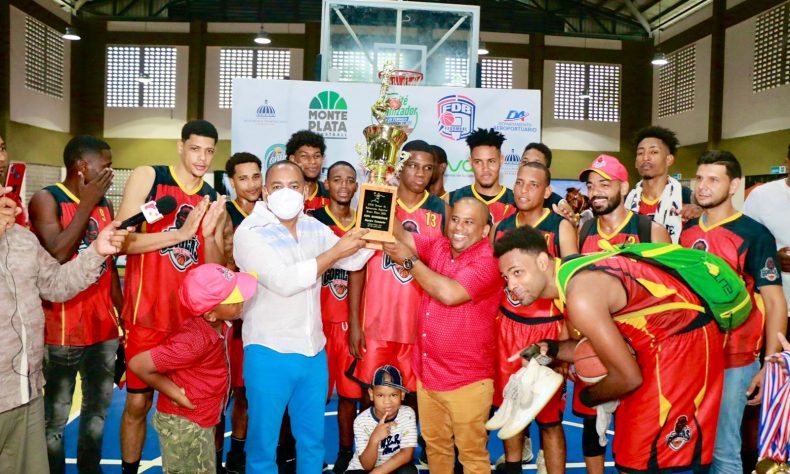 30 de Mayo campeón XVII Torneo de Baloncesto Superior Monte Plata