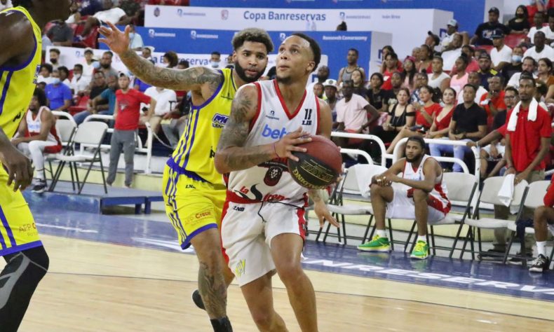 Guerrero pone a Leones a un paso de la final en la LBN