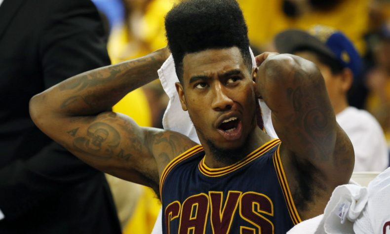 Iman Shumpert sale lesionado del primer partido de pretemporada