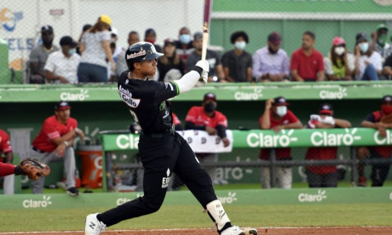 Jeremy Peña guía triunfo de las Estrellas ante Leones