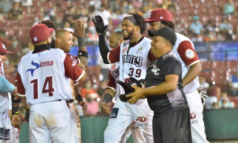 Gigantes del Cibao le dan una paliza a los Tigres del Licey