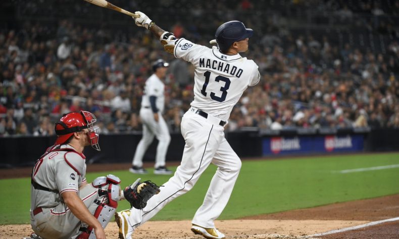 Dominicanos Manny Machado y Franmil Reyes impulsan la victoria de Padres sobre Filis