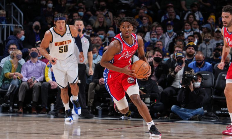 Maxey y 76ers vencen a Nuggets y cortan mala racha