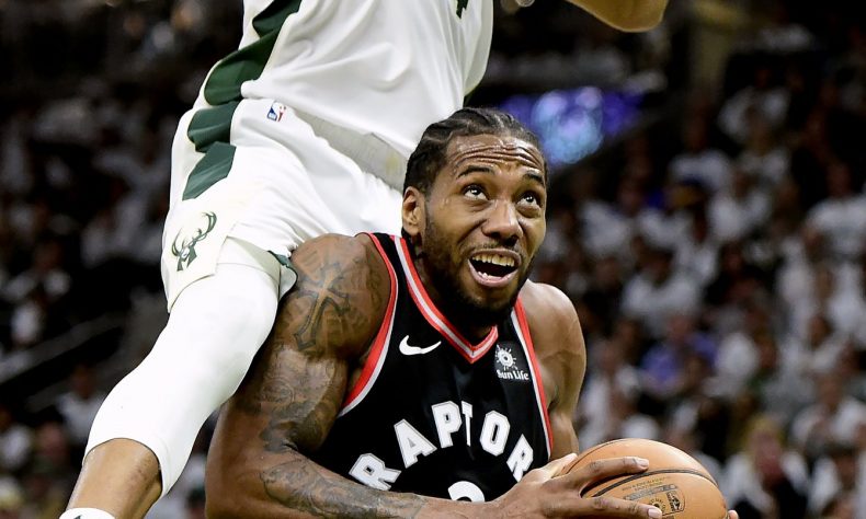 Brook López guía el triunfo de Milwakee Bucks sobre Toronto Raptors en la final de la conferencia Este
