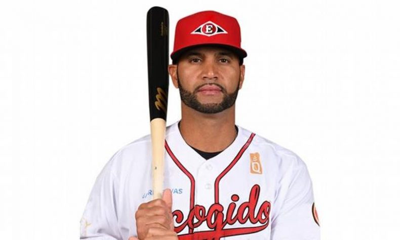 Pujols debuta con notable apoyo del público