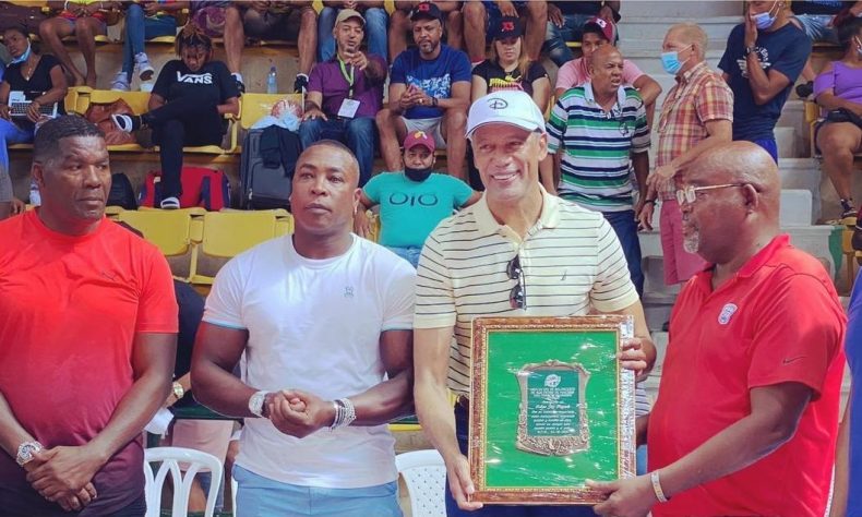 SPM reconoce a Felipe Payano por sus aportes al basquet
