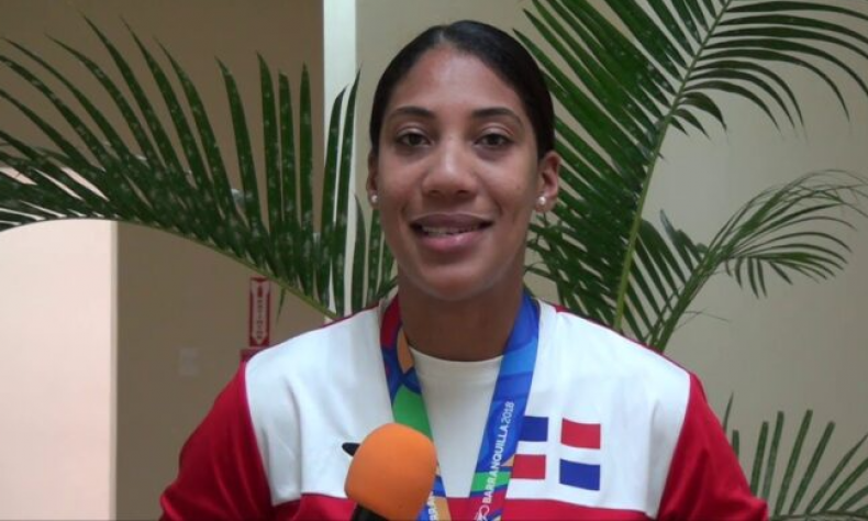 Atleta Katherine Rodriguez regresa al país luego de participación en Tokio 2020