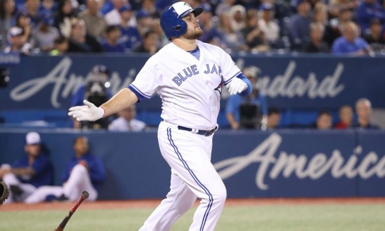 MILWAUKEE (AP) — El emergente Rowdy Téllez descargó un jonrón de tres carreras cuando había dos outs del séptimo capítulo, para dar la ventaja en definitiva a los Cerveceros de Milwaukee, quienes se impusieron el miércoles 4-2 a los Piratas de Pittsburgh.