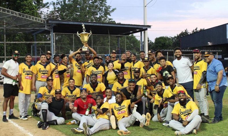 Granjeros de Moca campeones 2021 Liga de Verano de béisbol