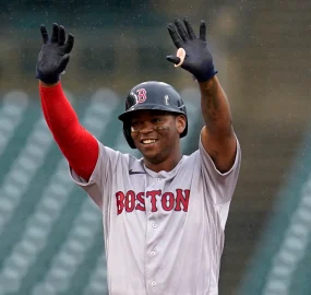 Rafael Devers iguala histórica marca de David Ortiz y Ted Williams con Boston