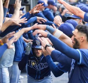 Josh Lowe conecta jonrón en su regreso y Rays derrotan a Azulejos