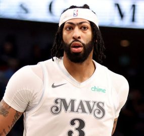 Davis regresa tras 18 juegos de ausencia y gana a los Nets